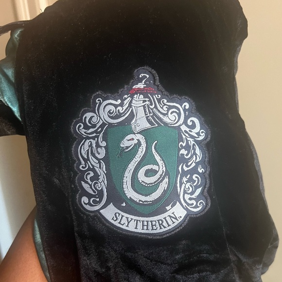 Harry Potter Adult Slytherin Robe - Picture 3 of 3
